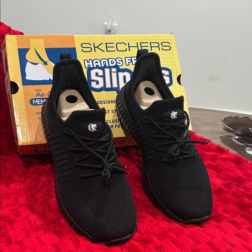 Skechers Men's Black Knit Sneakers.